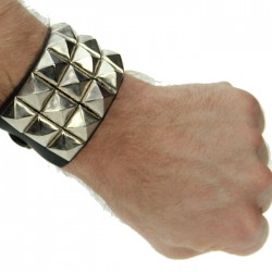 Bracelet 3 rangées de pyramides en métal